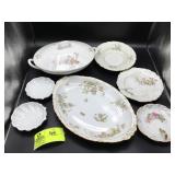 GROUP OF VINTAGE DECORATIVE SERVING PIECES WITH GO