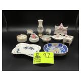 GROUP OF SMALL DECORATIVE ITEMS TRINKET BOXES DEST