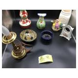 GROUP OF MISCELLANEOUS ITEMS LAMP PICTURE FRAME TE