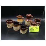GROUP OF BROWN CERAMIC ITEMS MEASURING CUPS CREAM