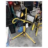 DUAL WORK LIGHT ON TRIPOD