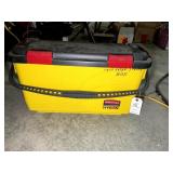 RUBBERMAID TOTE CONTAINING MISC WEED EATER STRING