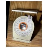 RUBBERMAID TOTE CONTAINING MISCELLANEOUS WEED EATE