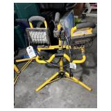 500 W DUAL WORK LIGHT ON TRIPOD