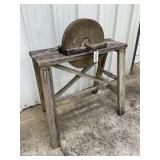 VINTAGE SHARPENING STONE WITH WOOD HANDLE CRANK OE