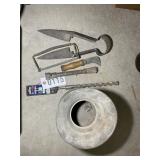 GROUP OF MISCELLANEOUS ITEMS INCLUDING SHEARS, DRI
