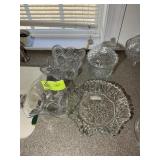 GROUP OF CLEAR GLASS SERVING DISHES ONE COVERED DI