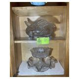 CONTENTS OF TWO SHELVES, CLEAR GLASS DECORATIVE SE