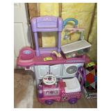 TWO STEP PLAY CENTER AND MINI MOUSE RIDE ON TOY