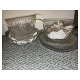 GROUP OF LARGE CLEAR GLASS SERVING BOWLS AND DISHE