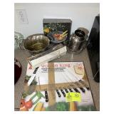 GROUP OF MISCELLANEOUS ITEMS BASKETS, SERVING PIEC