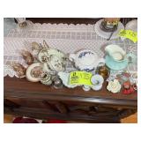 GROUP OF MISCELLANEOUS DECORATIVE ITEMS FIGURINES