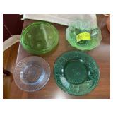 GROUP OF MISCELLANEOUS GREEN AND BLUE PLATES BOWL