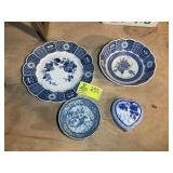 GROUP OF BLUE SERVING BOWLS AND PLATE