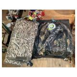 DRAKE INSULATE BIBS SIZE L AND SENT BLOCKER PULLOV
