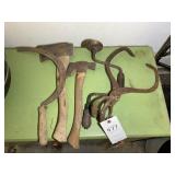 GROUP OF VINTAGE HAND TOOLS, TONGS, HATCHET, ETC
