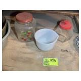 GROUP INCLUDING COOKIE JARS AND GLASS BAKE MIXING