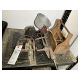 GROUP OF VINTAGE ITEMS, TRAP, HAND DRILL, ETC