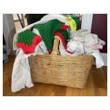 BASKET WITH MISCELLANEOUS LINENS DOILIES CROCHET I