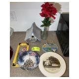 CONTENTS ON TOP OF ISLAND, DECORATIVE ITEMS, WALL