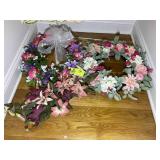 GROUP OF FLORAL DECORATIONS WREATHS CENTERPIECE