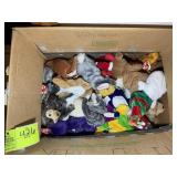 LARGE GROUP OF BEANIE BABIES