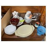 GROUP OF MISC COOKWARE, FIREKING, PYREX, CORNING W