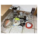 GROUP OF DECORATIVE ITEMS