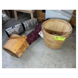 GROUP OF BASKETS WITH FOLDING CHAIR