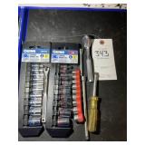 GROUP OF 1/4 IN DRIVE METRIC AND STANDARD SOCKETS,