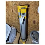 DEWALT CONSTRUCTION TRIPOD MODEL DW 0736