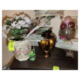 LARGE GROUP OF DECORATIVE ITEMS, VASES, ETC
