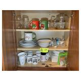 CONTENTS OF UPPER RIGHT CABINET INCLUDING DINNER W