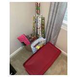 LARGE GROUP OF WRAPPING PAPER AND GIFT BAGS