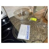 SMALL GROUP OF MIXING BOWLS, BAKING DISHES, SOME P