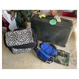SMALL GROUP OF LUGGAGE