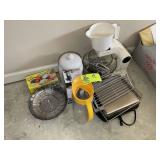 GROUP OF KITCHEN RELATED ITEMS, COFFEE BEAN GRINDE