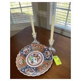 GROUP OF DECORATIVE ITEMS, GLASS CANDLE STICKS, AN
