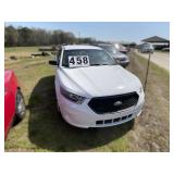 2019 Ford Taurus 4 door white               MI/HR: