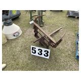 Fast hitch bale spear