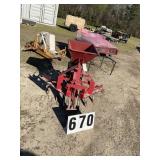 Covington planter with plates