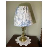 PAIR OF TABLE LAMPS, BRASS COLORED, 22 IN TALL