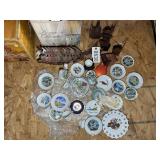 BOX OF MISC TRAVEL THEMED COLLECTABLE ITEMS, CUPS,