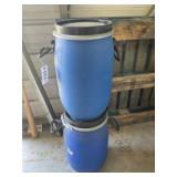 PAIR OF 8 GALLON PLASTIC STORAGE CONTAINERS