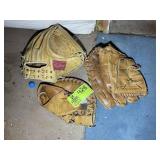 GROUP OF BASEBALL GLOVES, CATCHERS MIT, FIRST BASE