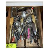 DRAWER WITH ASSORTED KITCHEN UTENSILS