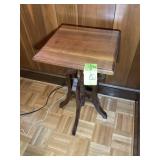 DECORATIVE WOODEN SIDE TABLE, 15 IN SQ X 18 IN TAL