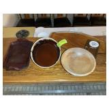 MISC GROUP INCLUDING CERAMIC SERVING TRAY AND PLAT