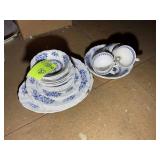 APPROX 26 PCS OF ENGLISH STAFFORDSHIRE CHELSEA ROS