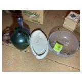GROUP OF DECORATIVE GLASS ITEMS, VASES AND BOWLS